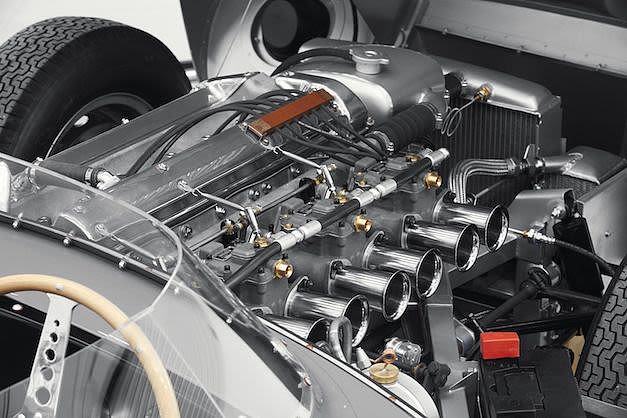 Feeling43 : engine & bonnet Kit Jaguar Type D --> RESERVED